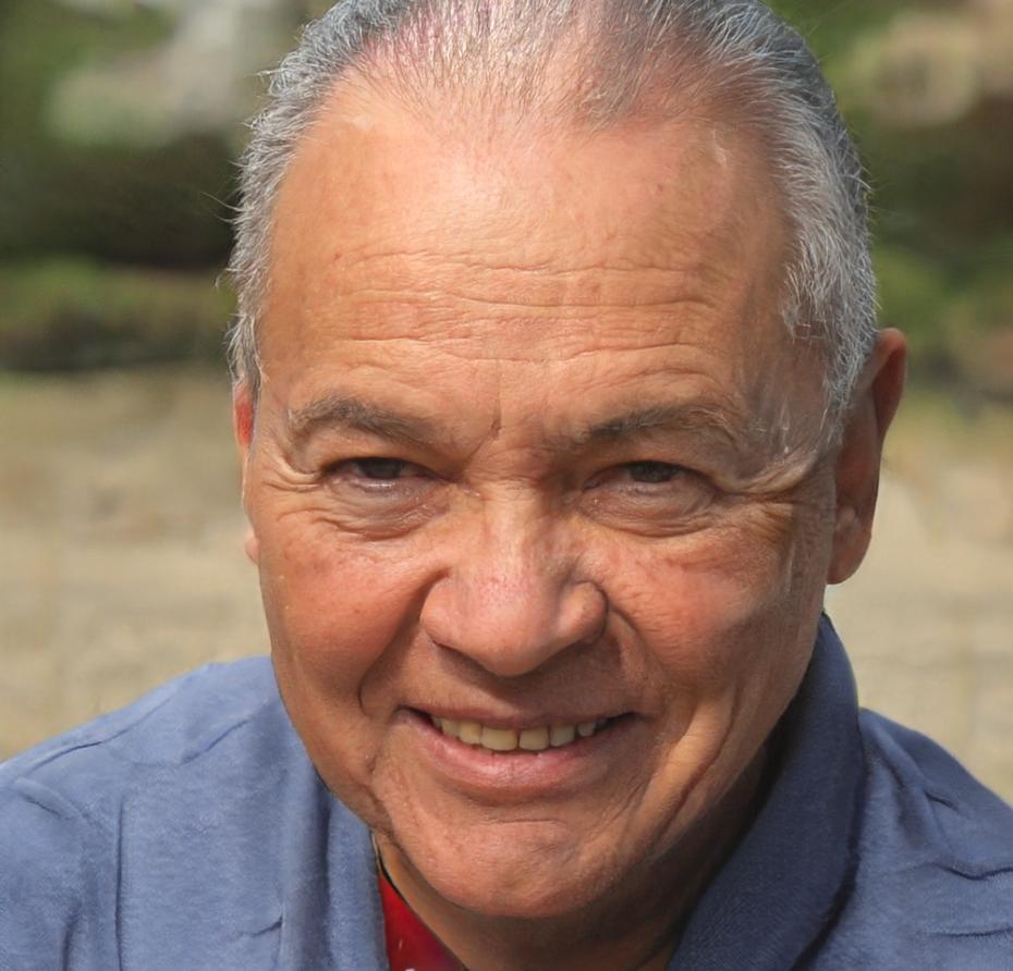 Retrato profesional de Carlos Mendoza